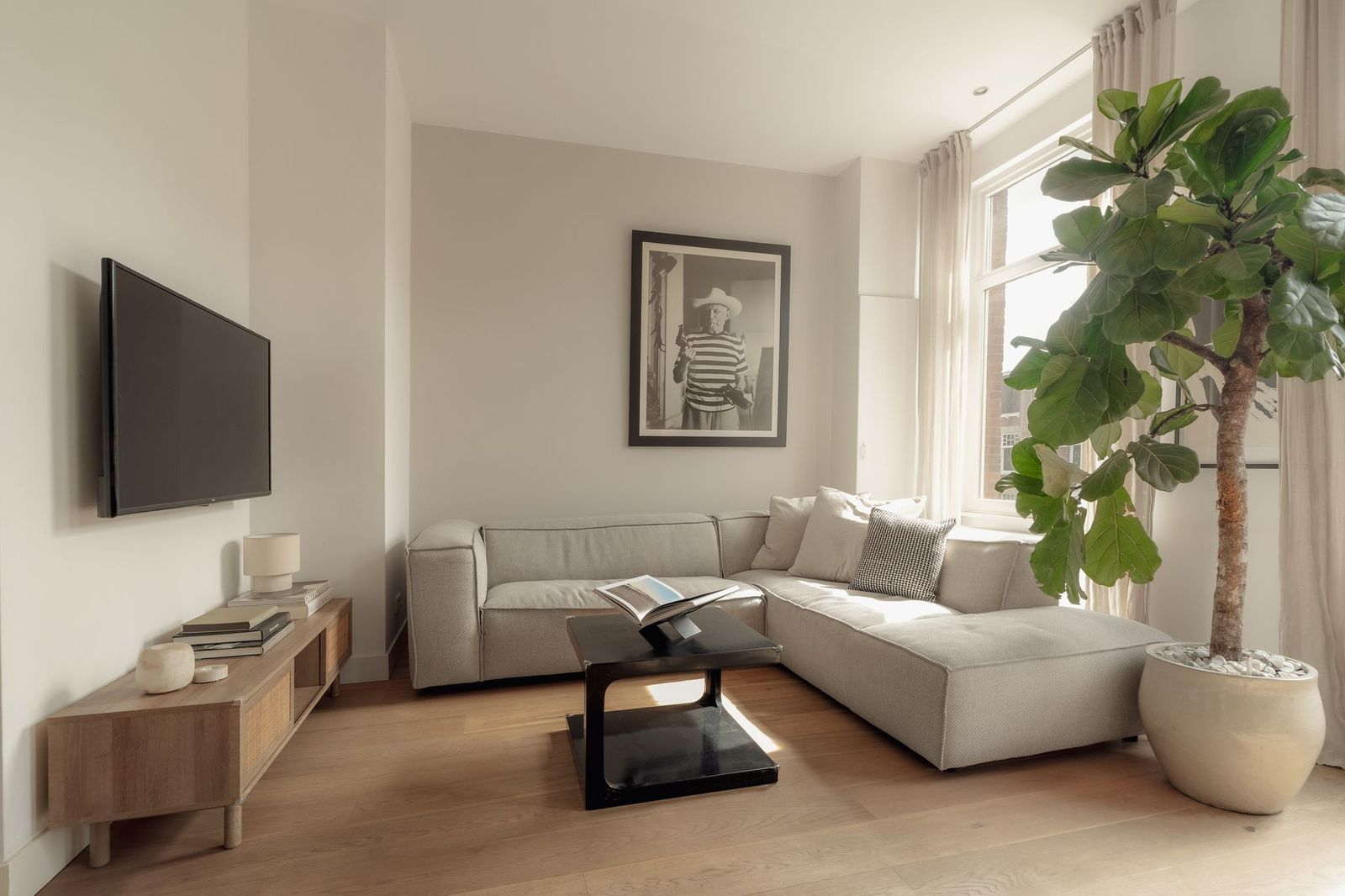 Framedworks — Interieur: living room and natural daylight